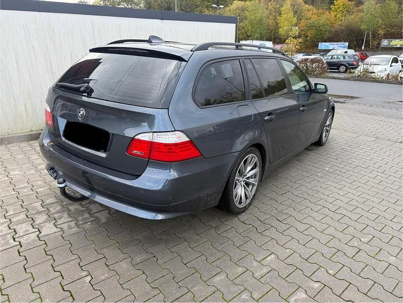 Gebraucht BMW 525 218 PS (160 kW) 2007 Grau Kombi