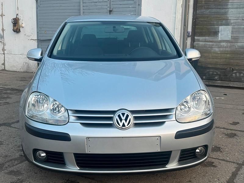 Gebraucht VW Golf V 102 PS (75 kW) 2007 Silber Limousine