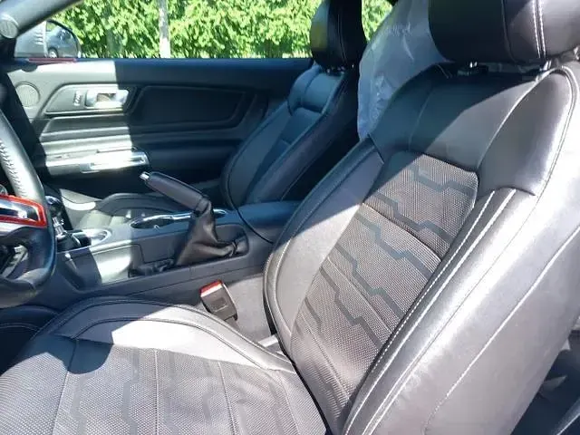 Gebraucht Ford Mustang Convertible 290 PS (213 kW) 2019 Oxford white oxford white Cabrio