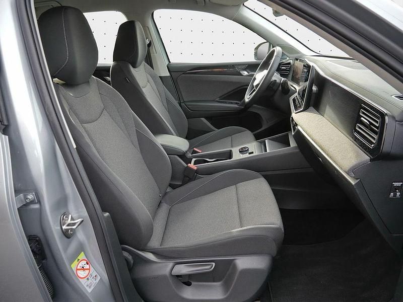 Gebraucht VW Tiguan 150 PS (110 kW) 2024 Oyster silver metallic SUV