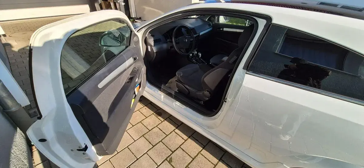 Gebraucht Opel Astra Edition 116 PS (85 kW) 2010 Weiß Coupé