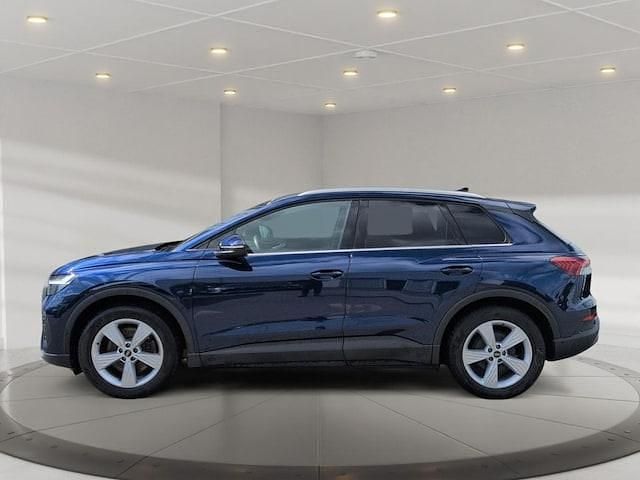 Gebraucht Audi Q4 e-tron Comfort 150 kW (204 PS) 2023 Navarrablau metallic SUV