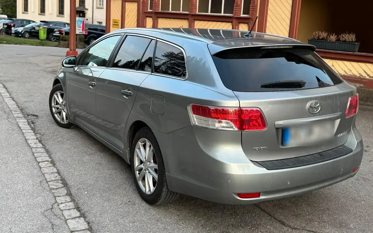 Gebraucht Toyota Avensis 150 PS (110 kW) 2011 Andere farben Limousine
