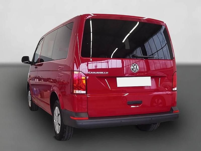 Gebraucht VW Caravelle Trendline 110 PS (80 kW) 2024 Rot Van / Kleinbus
