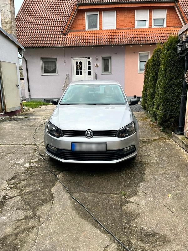 Gebraucht VW Polo 75 PS (55 kW) 2016 Silber Kleinwagen