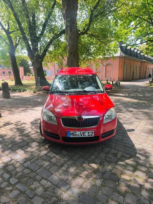 Rot Gebraucht 2009 Skoda Roomster Kombi | 3.350 € (Fairer Preis) - Bild 1/4