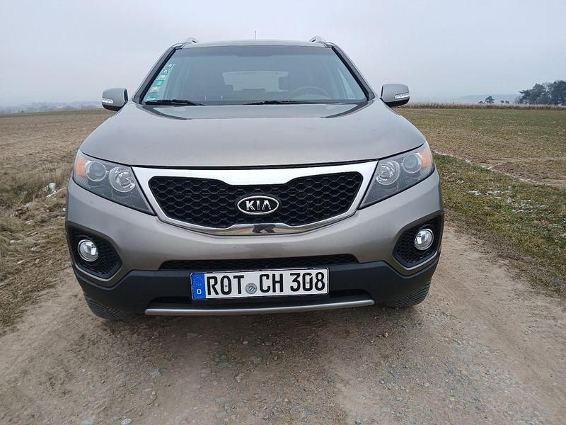 Grau Gebraucht 2009 Kia Sorento Vision SUV | 5.190 € (Fairer Preis) - Bild 1/4