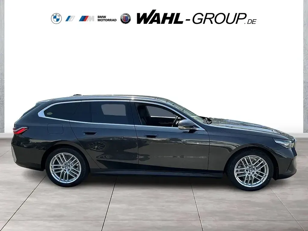 Neu BMW 520 Sport Line 197 PS (144 kW) 2026 Grau Kombi