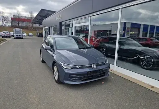 Gebraucht VW Golf VIII Life 150 PS (110 kW) 2025 Grau Limousine