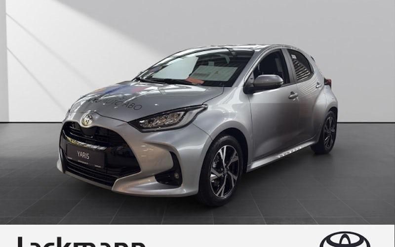 Neu Toyota Yaris Hybrid 117 PS (86 kW) 2025 Grey metallic Limousine