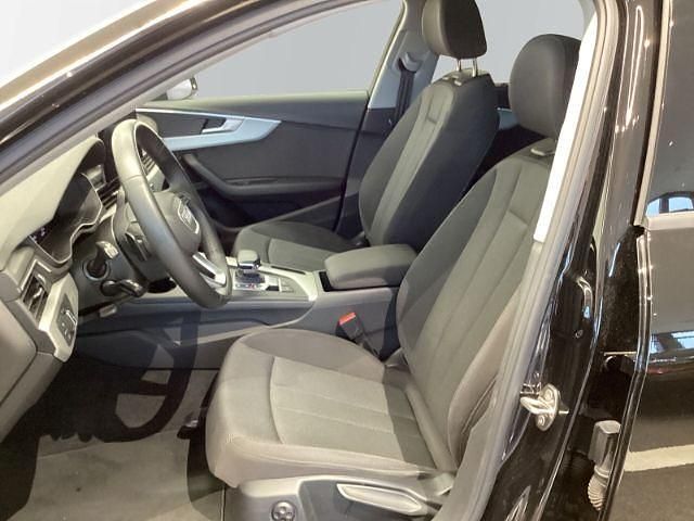 Gebraucht Audi A4 Ambiente 204 PS (150 kW) 2022 Brillantschwarz Kombi