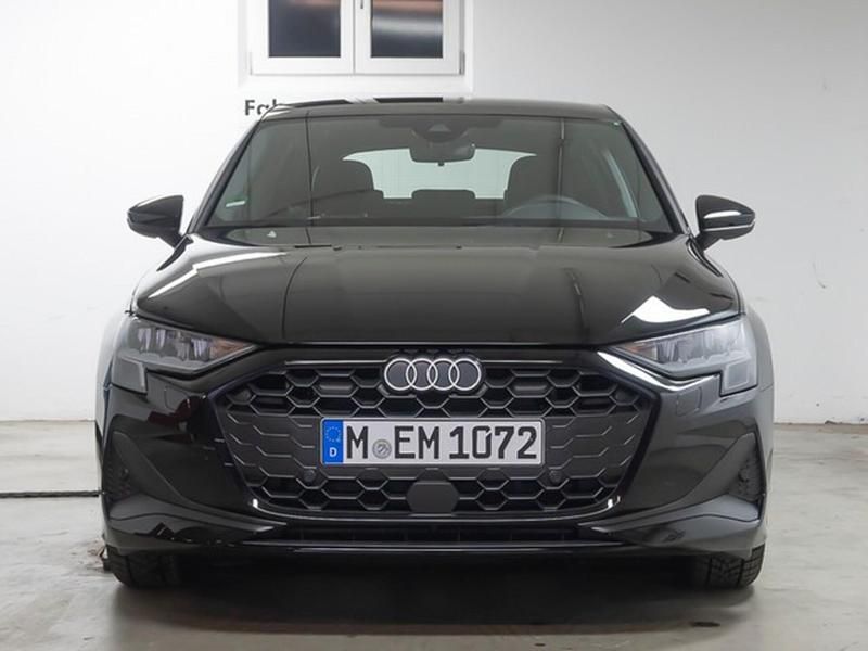 Gebraucht Audi A3 Ambiente 116 PS (85 kW) 2024 Schwarz Limousine