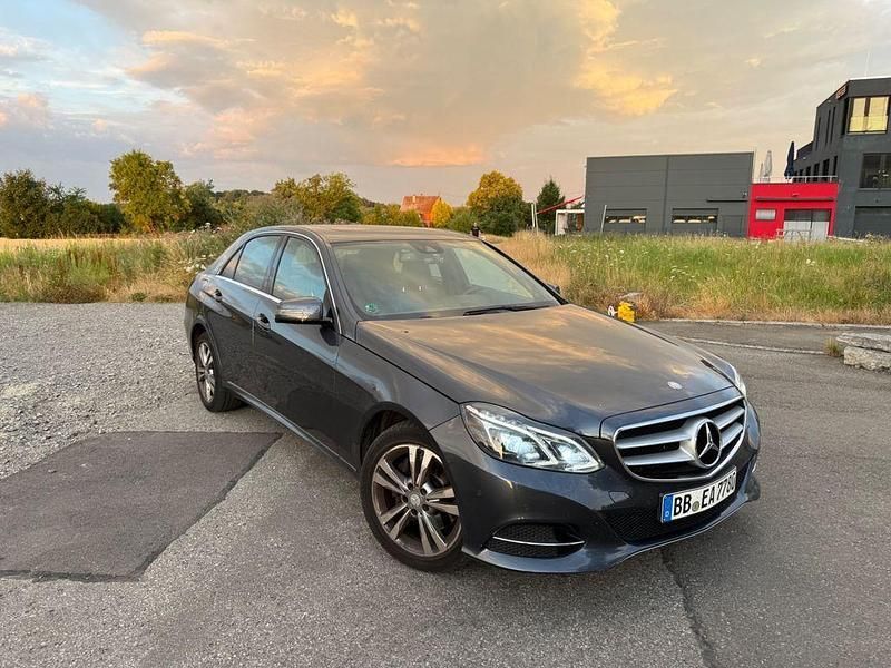 Silber Gebraucht 2015 Mercedes E200 Avantgarde Limousine | 14.000 € (Fairer Preis) - Bild 1/4