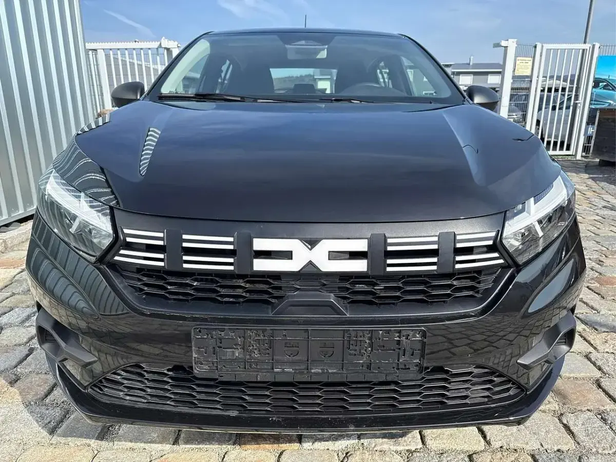 Neu Dacia Sandero Essentiel 91 PS (66 kW) 2025 Nacreschwarz metallic Kleinwagen