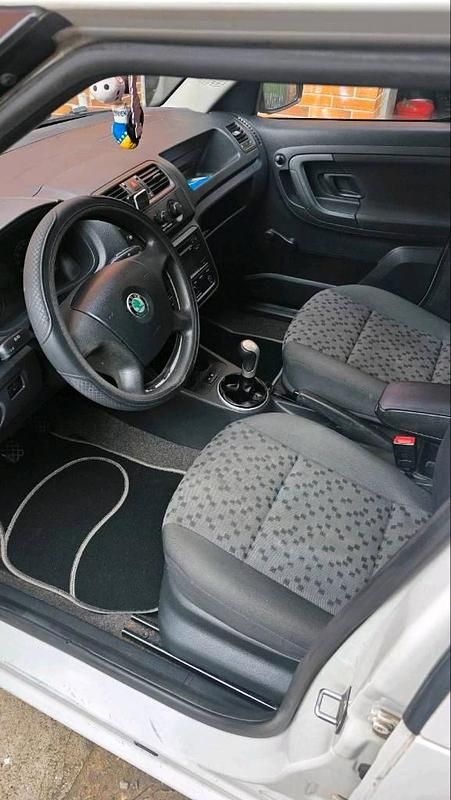 Gebraucht Skoda Roomster 70 PS (51 kW) 2008 Weiß Van / Kleinbus