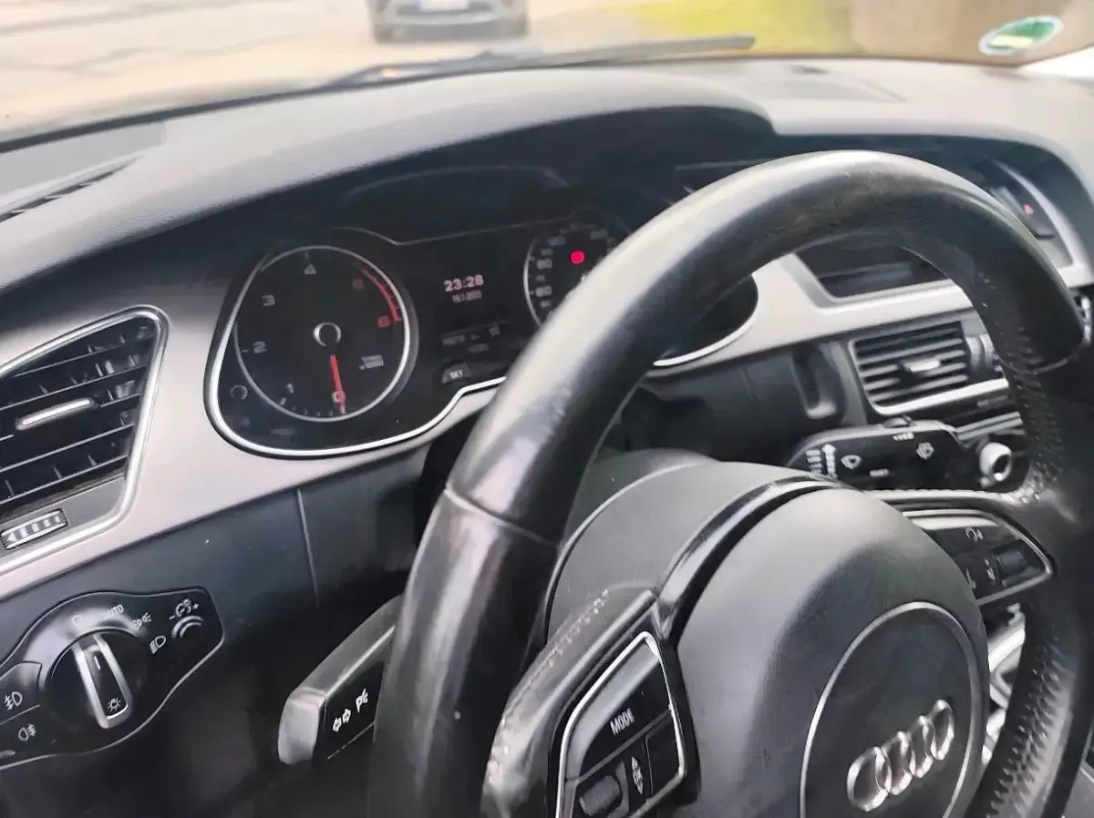 Gebraucht Audi A4 143 PS (105 kW) 2012 Schwarz Limousine