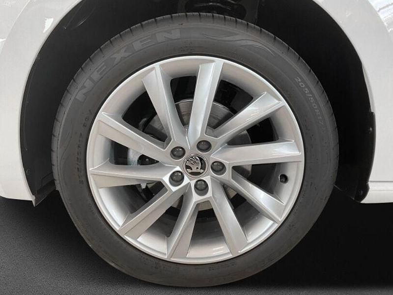 Gebraucht Skoda Scala Tour 110 PS (80 kW) 2023 Weiss Kleinwagen