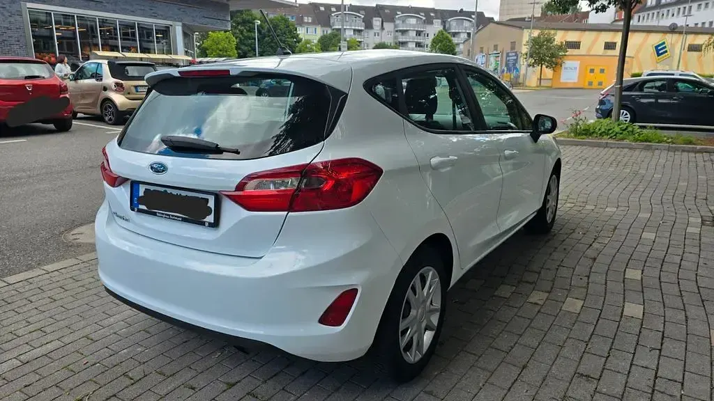 Gebraucht Ford Fiesta Trend 71 PS (52 kW) 2017 Weiß Kleinwagen