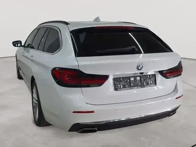 Gebraucht BMW 520 Luxury Line 184 PS (135 kW) 2023 Mineralweiß metallic Kombi