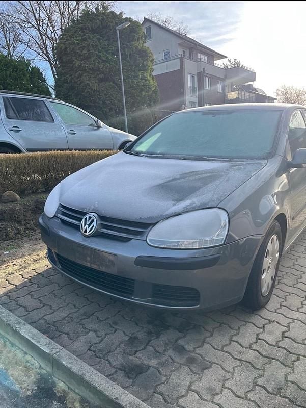 Grau Gebraucht 2004 VW Golf V Kleinwagen | 700 € (Superpreis) - Bild 1/4