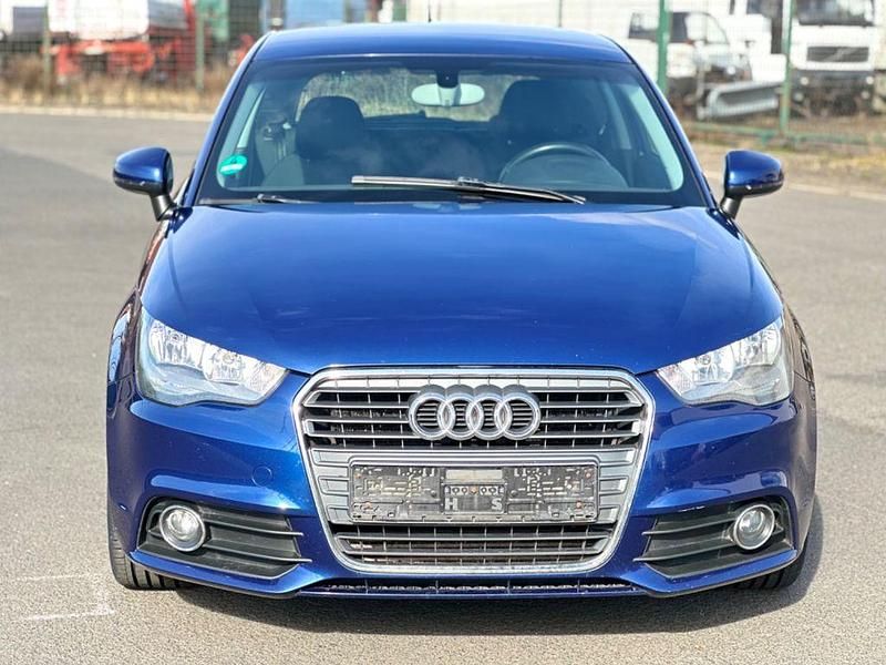 Gebraucht Audi A1 Ambition 105 PS (77 kW) 2011 Blau Kleinwagen