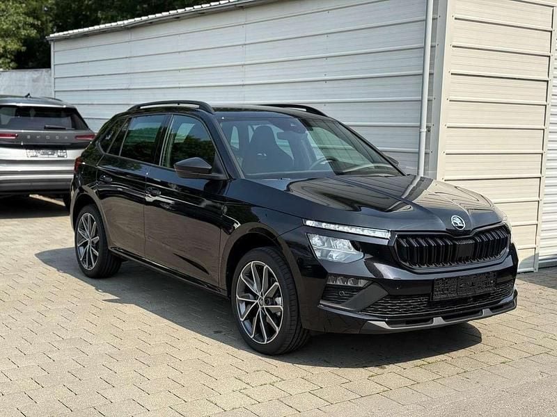 Blackmagic perleffekt Neu 2025 Skoda Kamiq Sport SUV | 27.190 € (Superpreis) - Bild 1/4