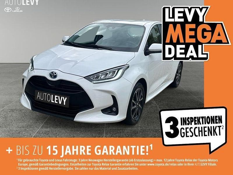 Super white 2 Gebraucht 2022 Toyota Yaris Hybrid Team Kleinwagen | 18.770 € (Guter Preis) - Bild 1/4