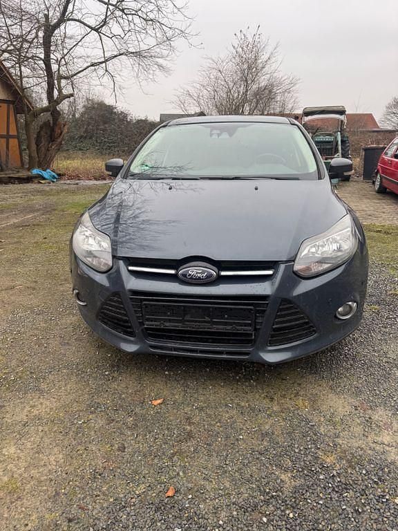 Gebraucht Ford Focus SYNC Edition 125 PS (91 kW) 2014 Grau Limousine