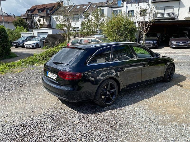 Second-hand Audi A4 Ambition 120 CP (88 kW) 2012 Negru Break