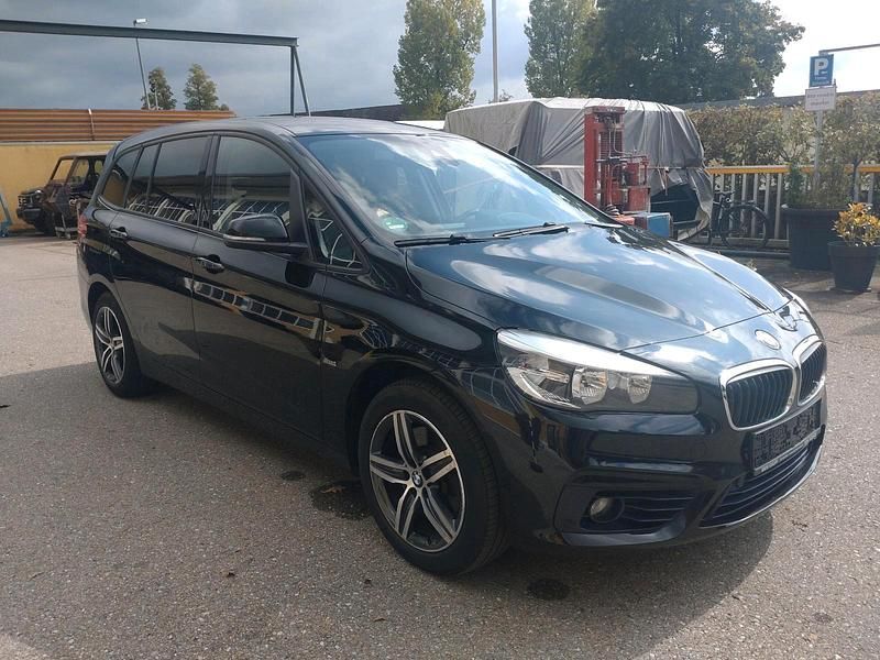 Schwarz Gebraucht 2015 BMW 220 Gran Tourer Sport Line Van / Kleinbus | 10.300 € (Guter Preis) - Bild 1/4