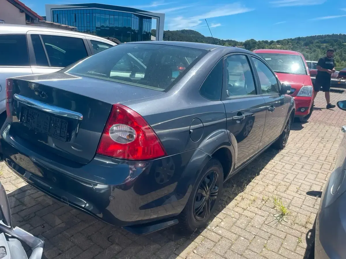 Gebraucht Ford Focus 109 PS (80 kW) 2008 Grau Limousine