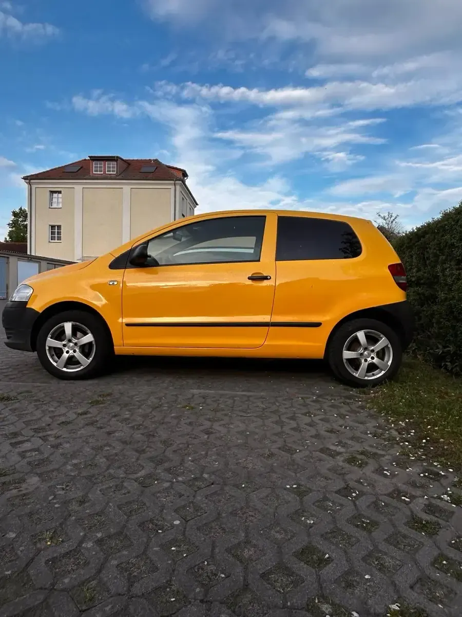 Second-hand VW Fox 54 CP (39 kW) 2007 Galben Hatchback