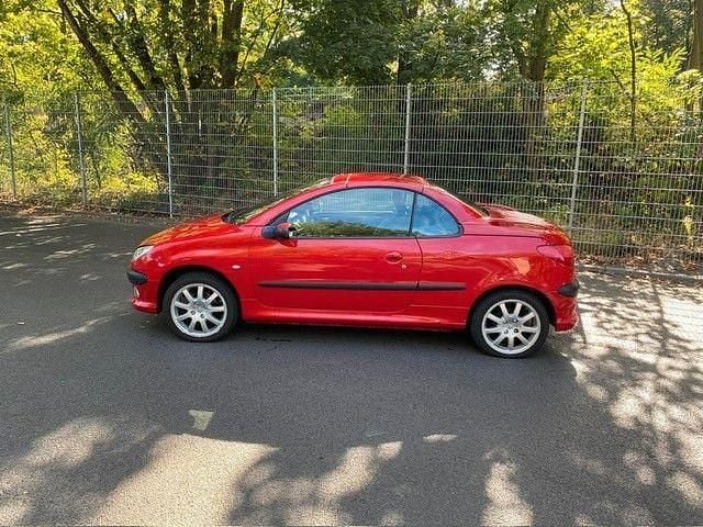 Gebraucht Peugeot 206 CC 109 PS (80 kW) 2002 Rot Cabrio