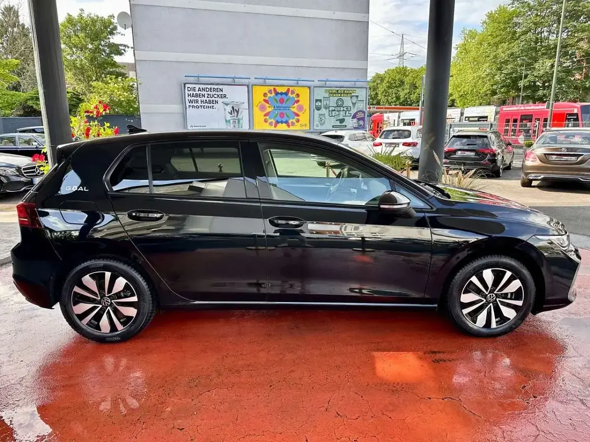 Gebraucht VW Golf VIII Goal 150 PS (110 kW) 2025 Mythos black Limousine