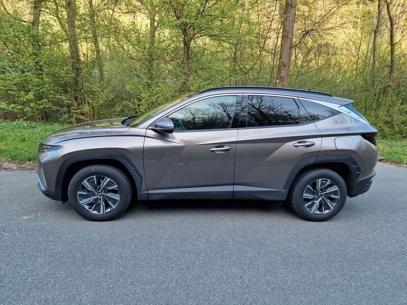 Braun Gebraucht 2023 Hyundai Tucson SUV | 30.399 € (Fairer Preis) - Bild 1/4