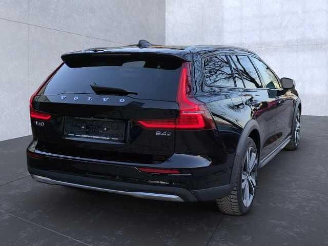 Gebraucht Volvo V60 CC 145 PS (106 kW) 2023 Kombi