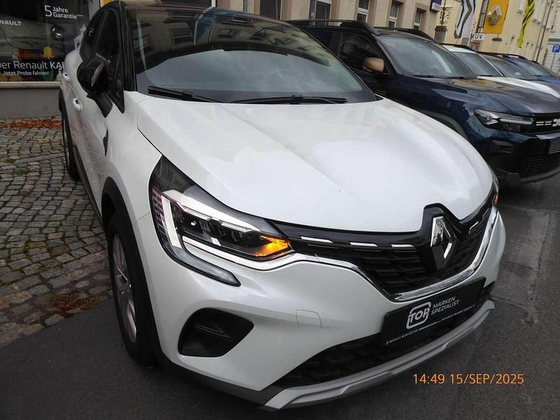 Perlmuttweiß Gebraucht 2021 Renault Captur Experience SUV | 16.990 € (Fairer Preis) - Bild 1/4