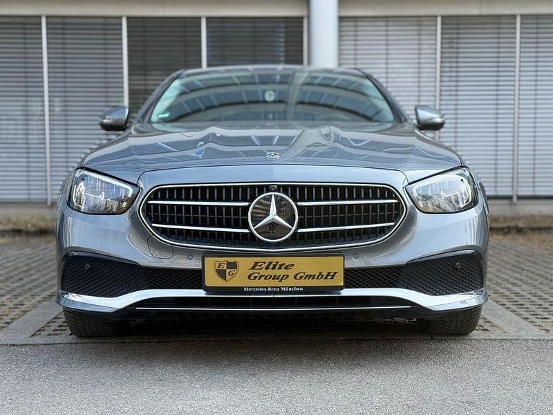 Gebraucht Mercedes E200 197 PS (144 kW) 2021 Selenitgrau Limousine