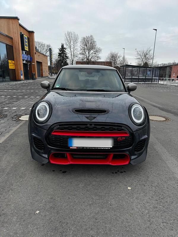 Grau Gebraucht 2020 Mini John Cooper Works Coupé Coupé | 49.999 € - Bild 1/4