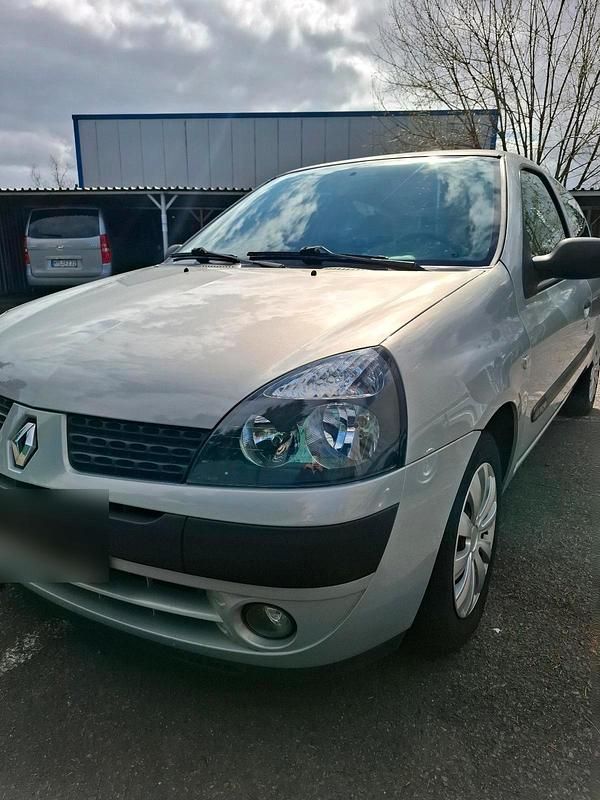Gebraucht Renault Clio II 58 PS (42 kW) 2003 Silber Kleinwagen