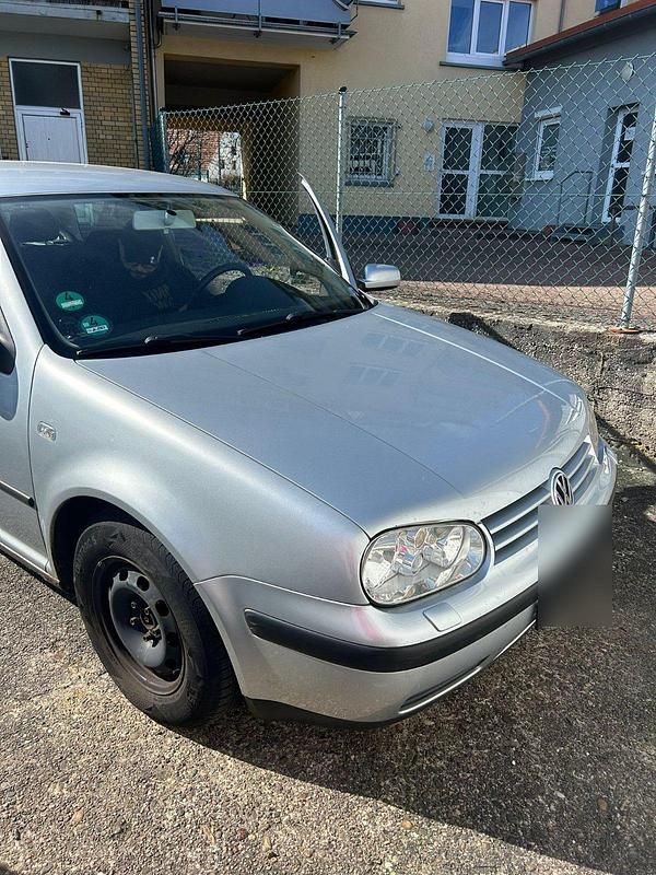 Gebraucht VW Golf IV 105 PS (77 kW) 2001 Silber Kleinwagen