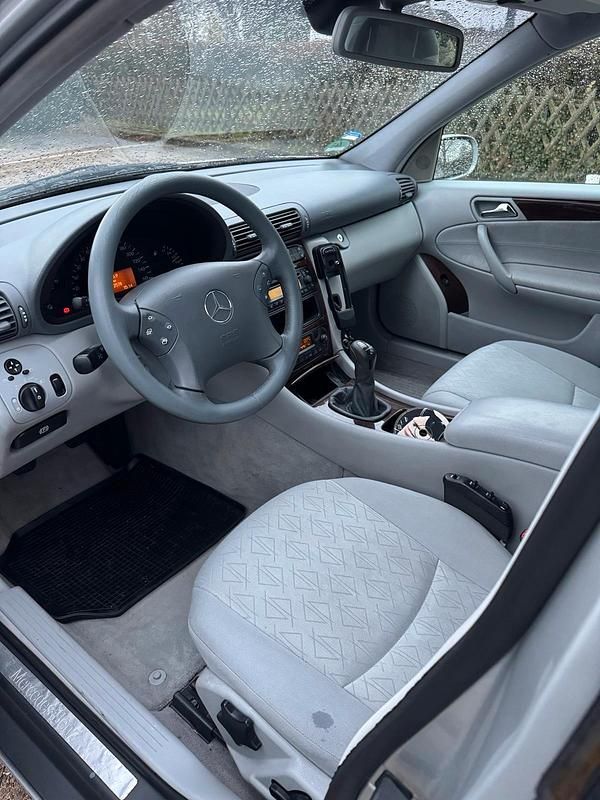 Gebraucht Mercedes C240 170 PS (125 kW) 2001 Silber Limousine