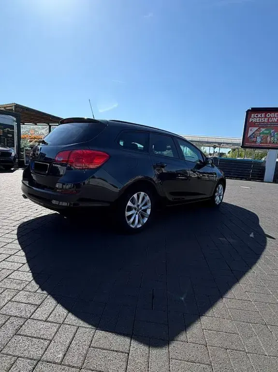 Gebraucht Opel Astra Sport 140 PS (102 kW) 2012 Kombi