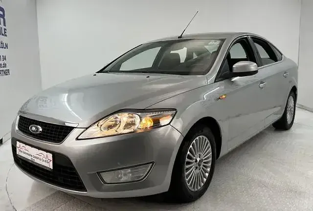 Gebraucht Ford Mondeo Ghia 160 PS (117 kW) 2008 Kristallsilber metallic Limousine