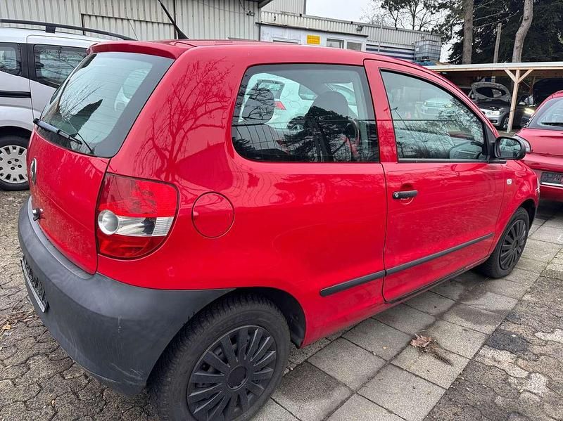 Gebraucht VW Fox Basis 54 PS (39 kW) 2010 Tornadorot Kleinwagen