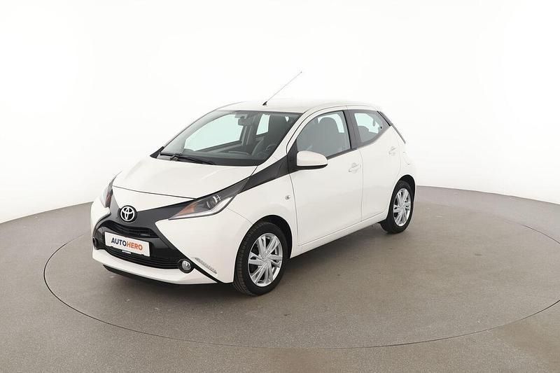 Weiß Gebraucht 2017 Toyota Aygo X-play Kleinwagen | 7.710 € (Fairer Preis) - Bild 1/3