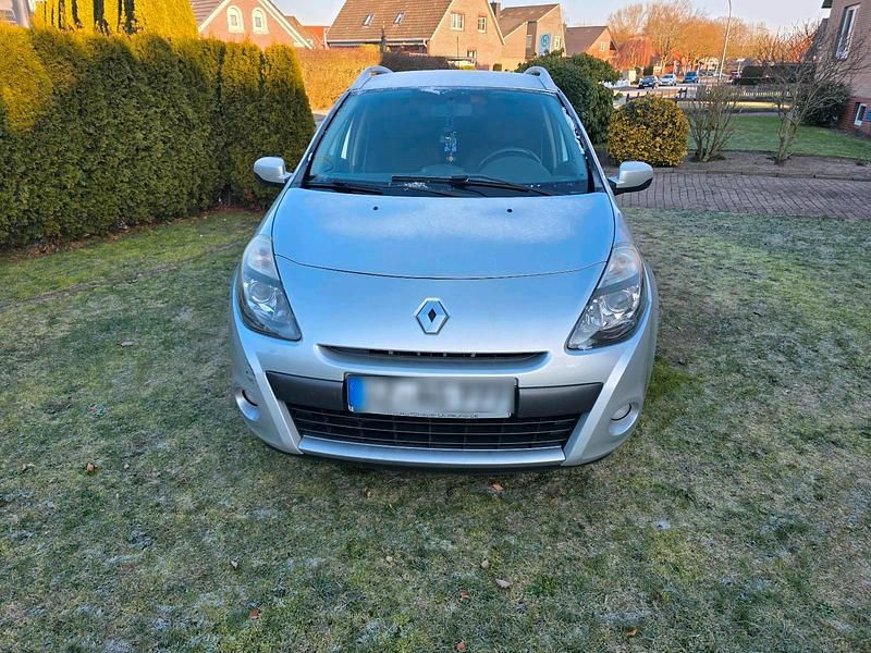 Silber Gebraucht 2010 Renault Clio II Limousine | 3.500 € (Fairer Preis) - Bild 1/4
