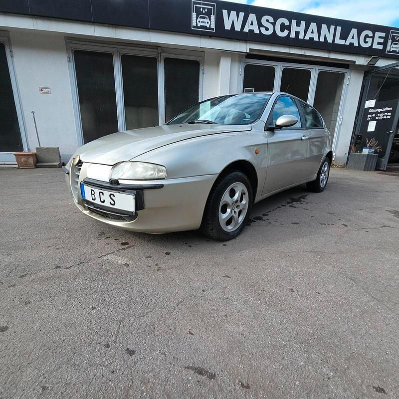 Gebraucht Alfa Romeo 147 115 PS (84 kW) 2004 Gold Kleinwagen