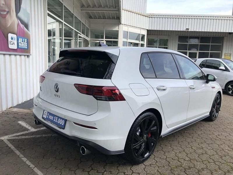 Gebraucht VW Golf VIII GTI 245 PS (180 kW) 2024 Weiß Limousine