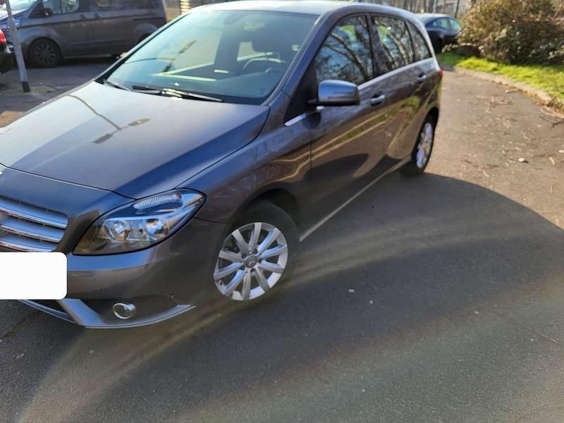 Gebraucht Mercedes B200 136 PS (100 kW) 2014 Grau Van / Kleinbus
